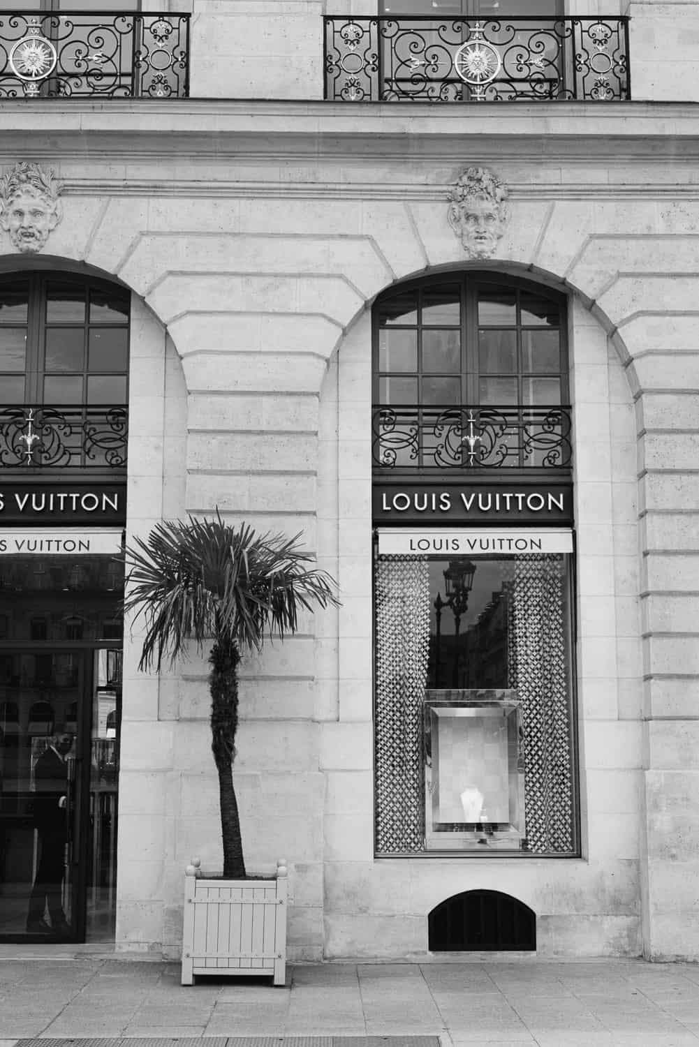 Place Vendome Louis Vuitton, Paris Wedding Photos, Paris Wedding Photographer, Theresa Kelly